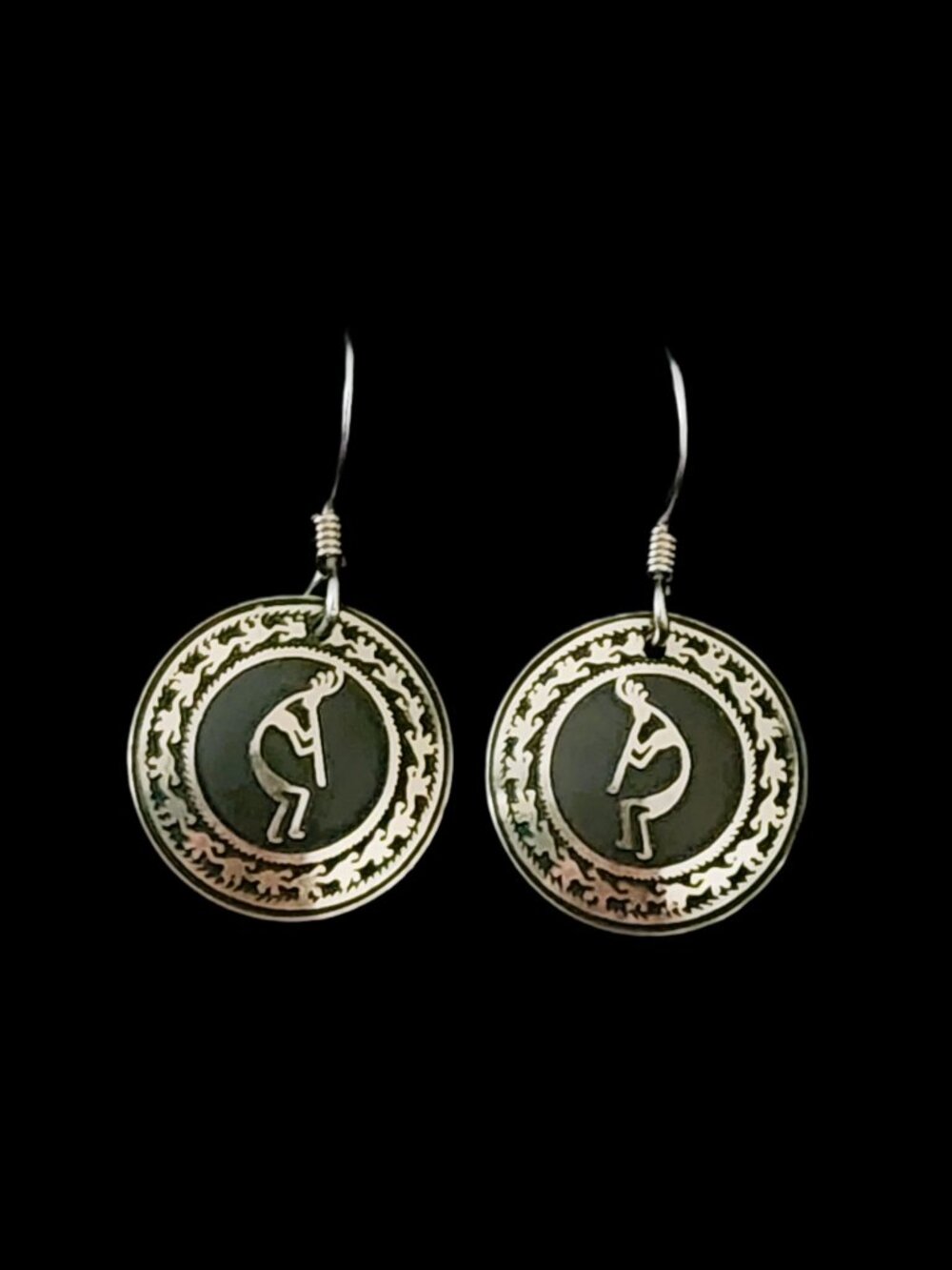 Vintage 2000 Y2K Aluminum Kokopelli Medallion Drop Earrings